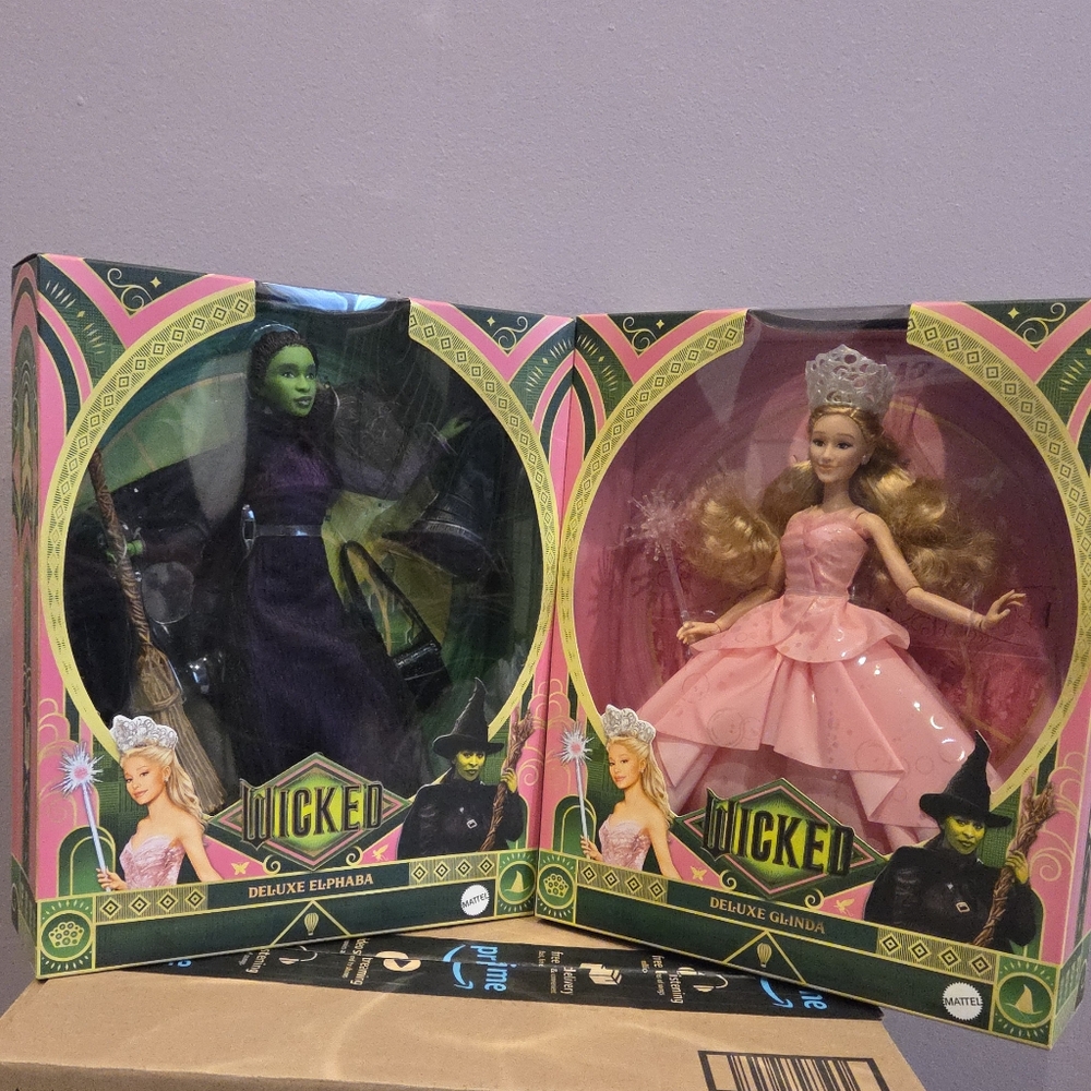 Mattel Wicked Deluxe Elphaba and Glinda Dolls - Black and Pink